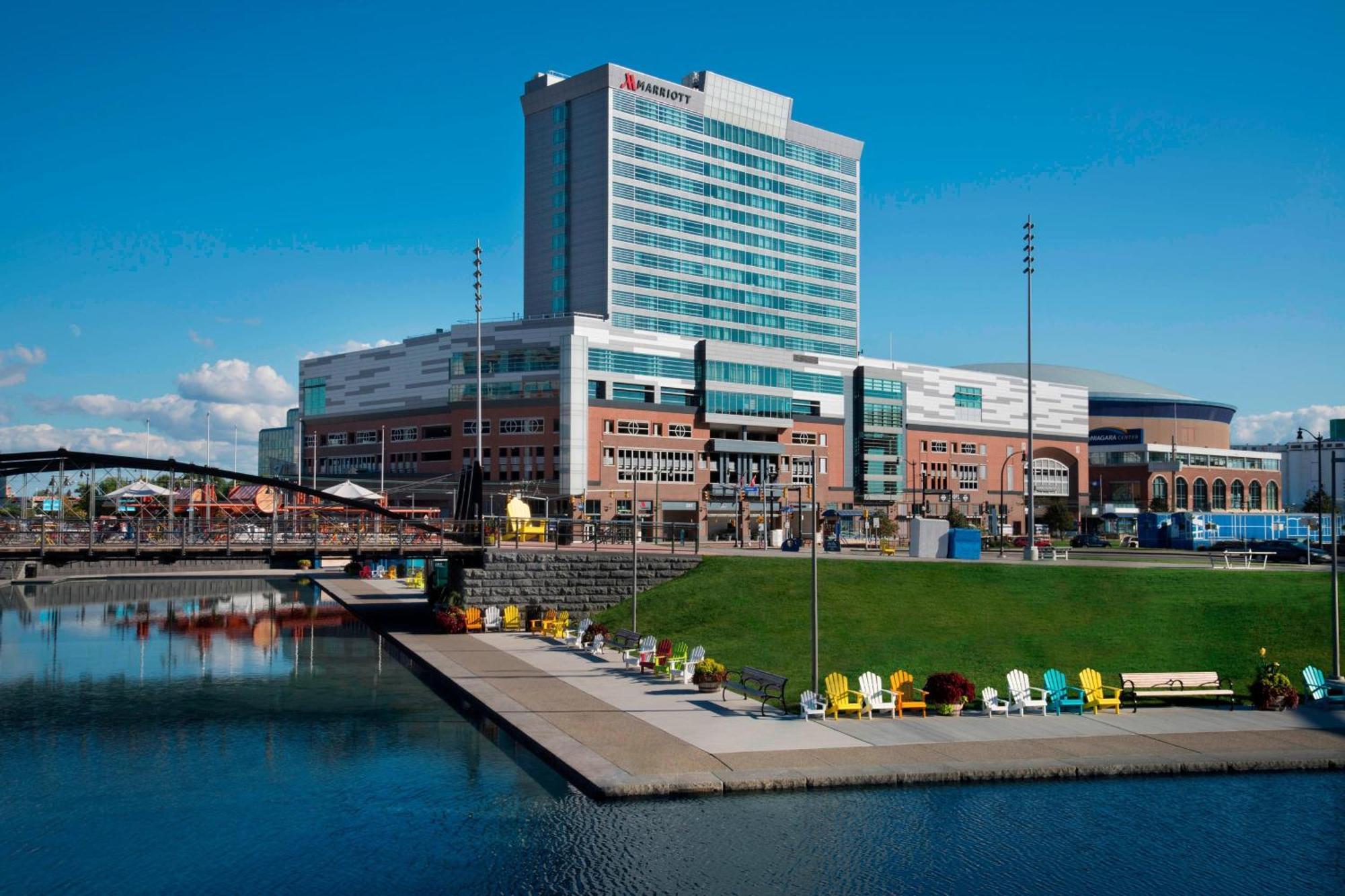 Buffalo Marriott At Lecom Harborcenter Exterior photo