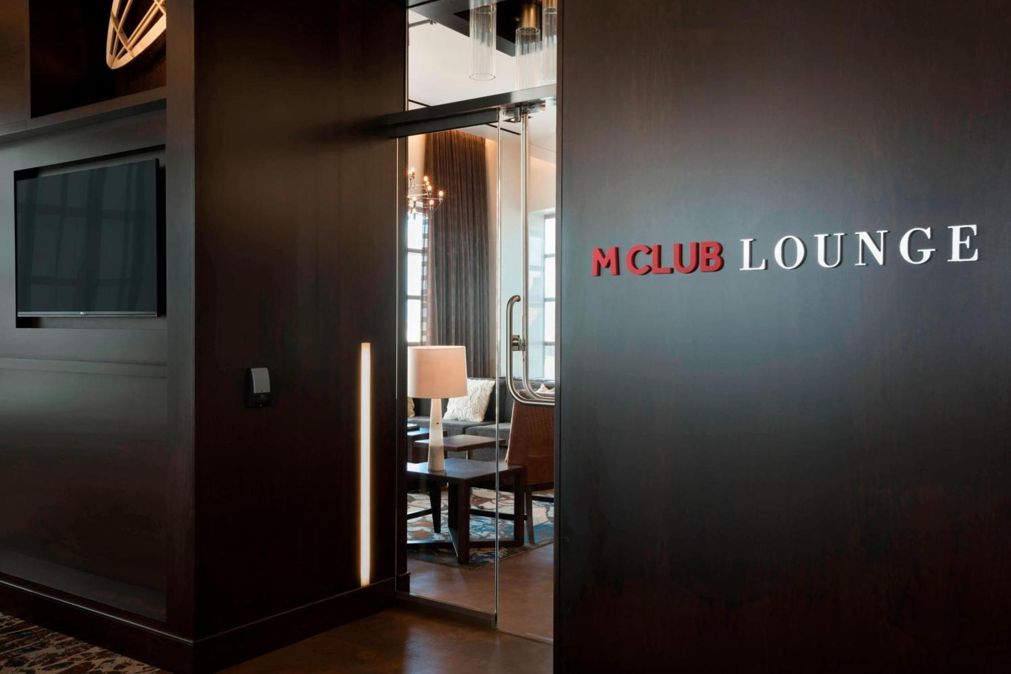 Buffalo Marriott At Lecom Harborcenter Exterior photo