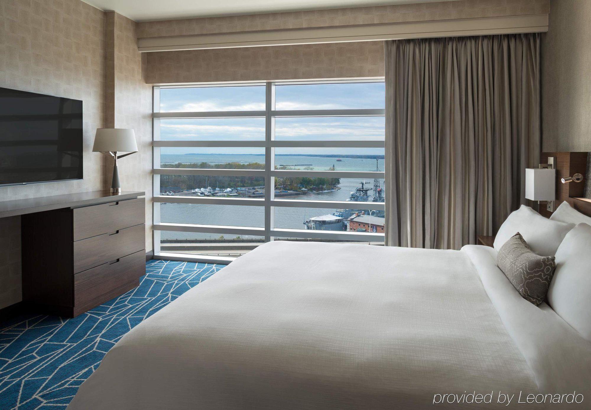 Buffalo Marriott At Lecom Harborcenter Exterior photo