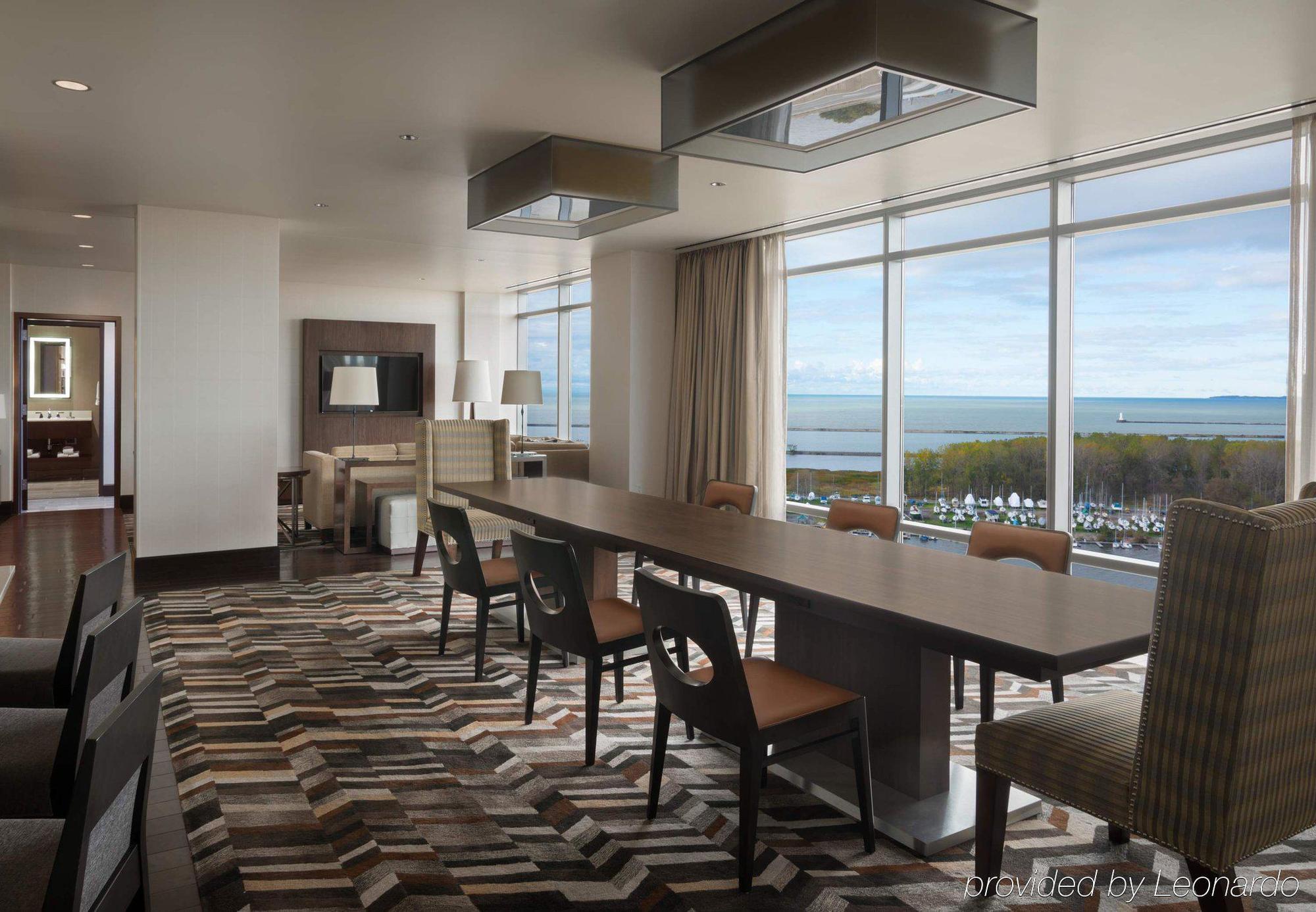 Buffalo Marriott At Lecom Harborcenter Exterior photo